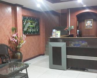 Silla Patong Hostel - Patong - Front desk