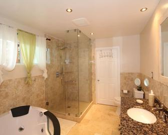 Spacious Private House - Lawndale - Bathroom
