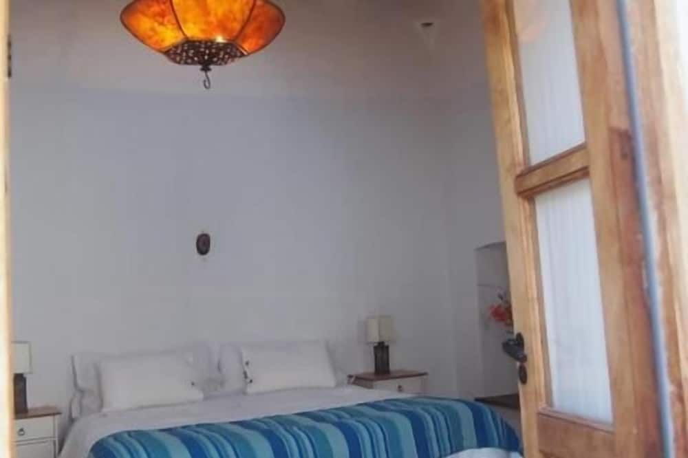 هوستيريا فيلا كاردون