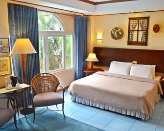 Subic Park Hotel - Subic Bay Freeport Zone - Bedroom