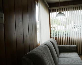 By the Lake - Clearlake - Wohnzimmer