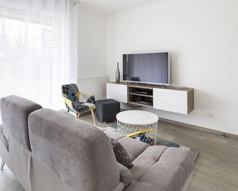 Le Garden by Cocoonr - Dinard - Living room