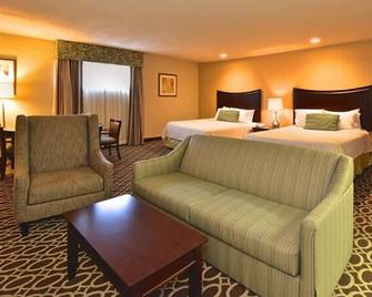 Sunday House Inn And Suites - Fredericksburg - Bedroom