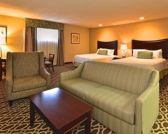 Sunday House Inn And Suites - פרדריקסברג - חדר שינה