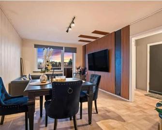 Top floor Helsfyr city central apartment - Oslo - Essbereich