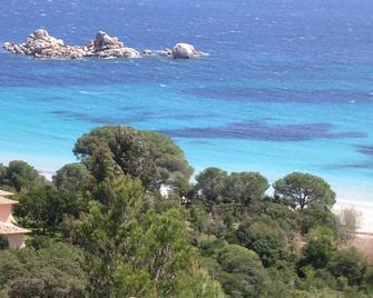 House Between The Rocks Magnificent View Of The Mountains - Near Figari - Figari - Plage