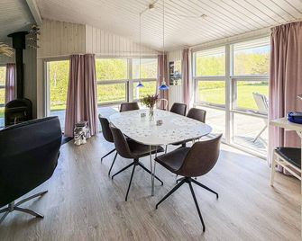 2 Bedroom Lovely Home In Samsoe - Samso - Salle à manger