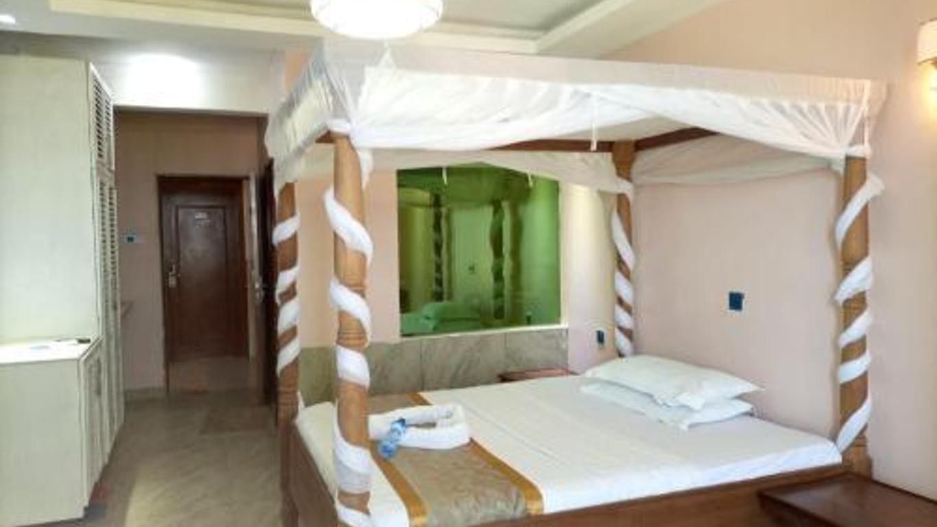 Eden Palms Resort