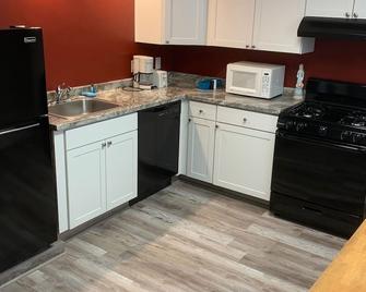 One Bedroom Apartment 250 feet to the boardwalk and beach! - Ventnor City - Cocina