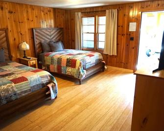 Marshall's Creek Rest Motel - Gatlinburg - Bedroom