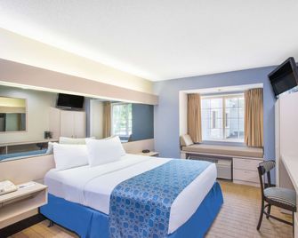 Microtel Inn & Suites by Wyndham Seneca Falls - Seneca Falls - Schlafzimmer