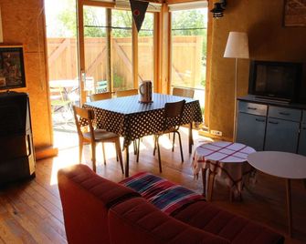 Ecological cottage by the sea in Blainville sur mer - Blainville-sur-Mer - Dining room