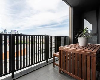 Southside Contemporary - Balcony Stay with City Views - Melbourne - Balcony