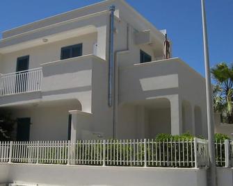 Maricasa House Holidays Savelletri - Savelletri - Gebäude
