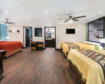 Super 8 by Wyndham Austin University/Downtown Area - Austin - Bedroom