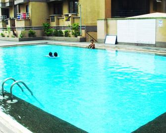 Mang Ben Dormitory - Pasay Branch - Hostel - Pasay - Piscina