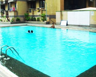 Mang Ben Dormitory - Pasay Branch - Hostel - פאסאי סיטי - בריכה