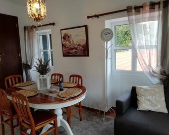 Granny's farm - Sao Vicente - Essbereich