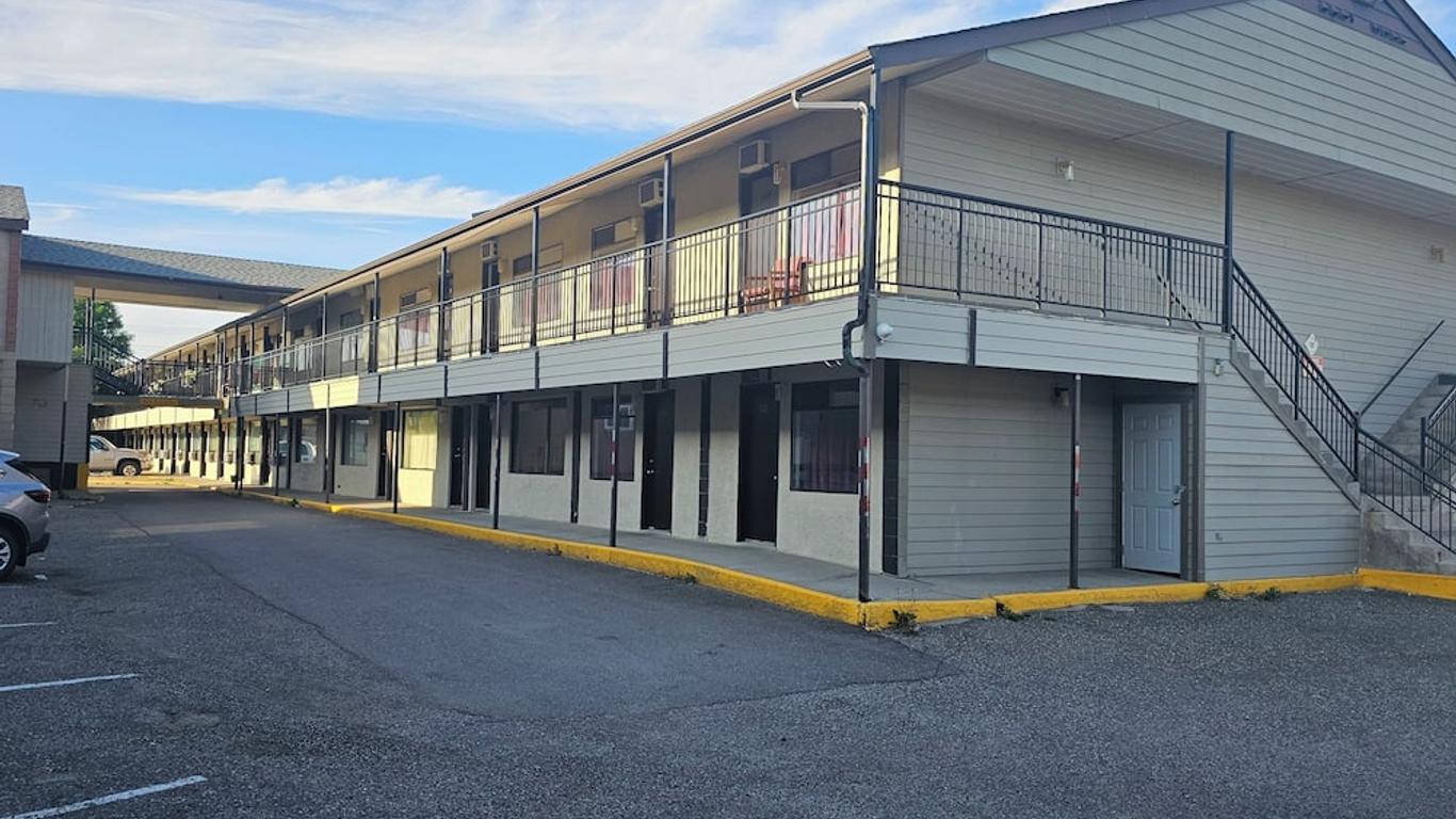 Camelot Court Motel