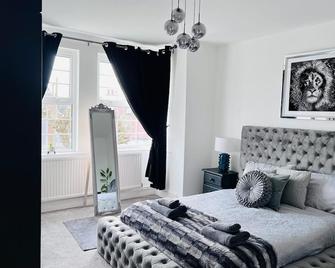 An Amazing Large 7-Bed House In Porthcaw - Porthcawl - Bedroom