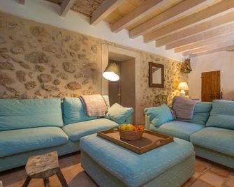 Can Peñes - Charming Country House In The Heart Of The Sierra De Tramuntana. Free Wifi. - Andratx - Wohnzimmer