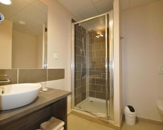 Hotel Caiman - Pierrelatte - Schlafzimmer