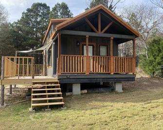 Country Bungalow w/Loft - Palestine