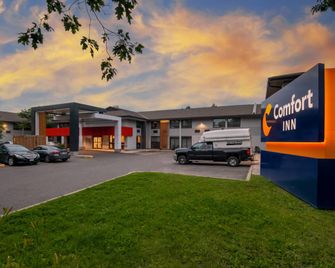 Comfort Inn Kanata Ottawa West - Ottawa - Building
