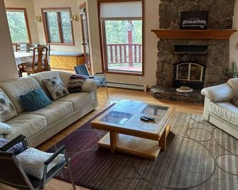 Spacious Mountain Home - Pine - Sala de estar