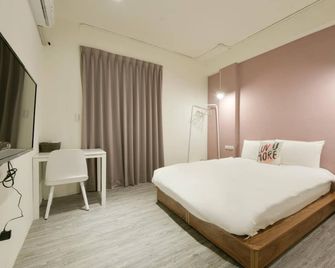 Fengjia Tonight Hostel - Taichung - Sovrum