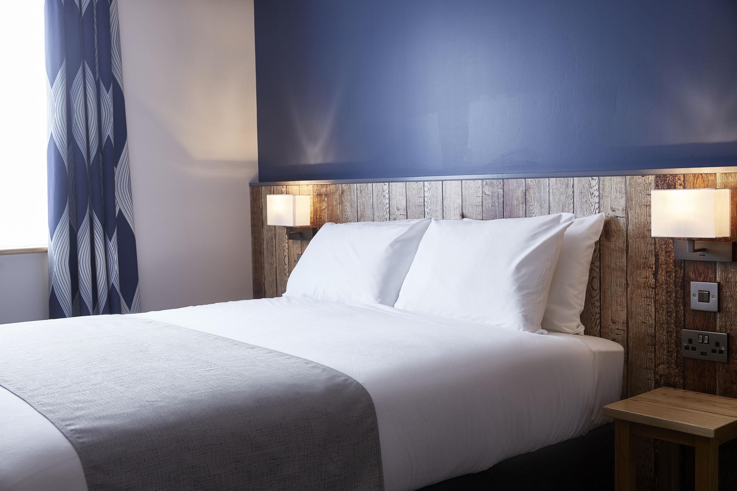 ذا تشيرتشيل باي جرين كينج إنز - سويندون - غرفة نوم