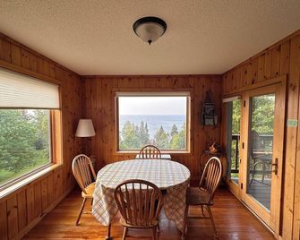 Unbeatable Lake Superior Views in Heart of Lutsen - Lutsen - Dining room