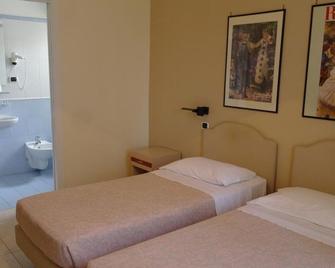Hotel Armando' s - Sulmona - Schlafzimmer