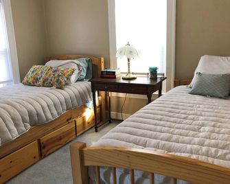 Best of Both Worlds - Old Saybrook - Schlafzimmer