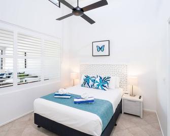 Saltwater Luxury Apartments - Port Douglas - Bedroom