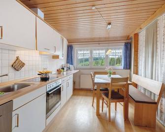Apartment 'Vogelsang' with Shared Garden, Balcony and Wi-Fi - Sankt Peter - Keuken