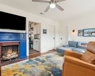 Coastal Retreat in St. Marys with Kayaks and Bikes! - St. Marys - Obývací pokoj