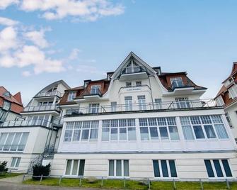 Caroline - Warnemünde - Gebäude