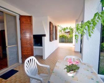 Beautiful ground floor cottage with large garden quiet area near the sea - Lido delle Nazioni - Patio