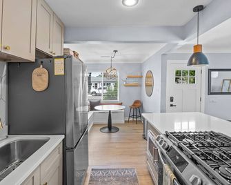 Park Hill Haven - 2 Bedroom Townhome in the Heart of Denver - Denver - Cozinha