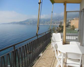 Apartments Solaria 1 2 Ospedaletti Ligure by Sanremo Italian Riviera - Ospedaletti - Balkon