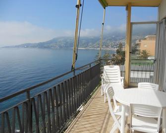 Apartments Solaria 1 2 Ospedaletti Ligure by Sanremo Italian Riviera - Ospedaletti - Balkón