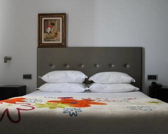 Lazza Hotel - פיגרה דה פוז - חדר שינה