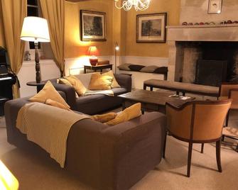 Admiralty: Warm Family Home near the D-Day Beaches - Omaha Beach - Aure-sur-Mer - Living room