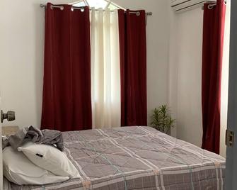 Sondol Beach house 5 minute walk to the beach. Great for any water activities. - Loon - Habitación