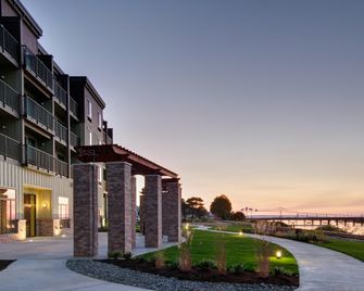 Hampton Inn & Suites Astoria - Astoria - Gebäude