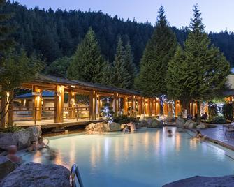 Harrison Hot Springs Resort and Spa - Harrison Hot Springs - Piscina