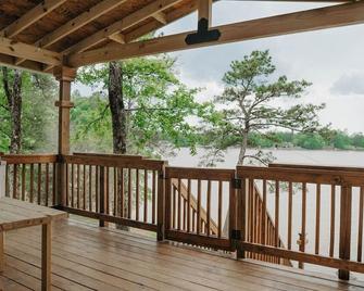Lake Wateree Home W/Covered Porch, Sunset Views & Dock - Winnsboro - Balcony