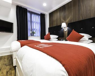 The Whitechapel - London