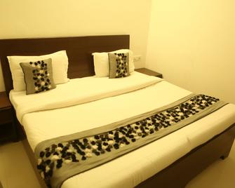 Hotel Kamla Palace - Dehradun - Bedroom